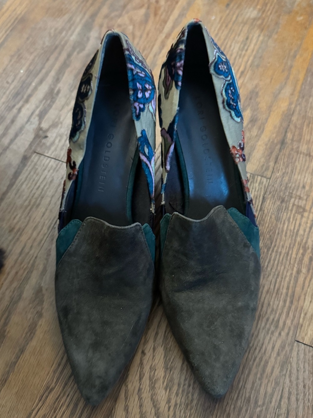 Embroidered Pointed Toe Flats in Green and Multicolor